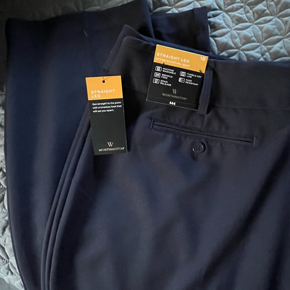 Woman’s Navy pants by Worthington
